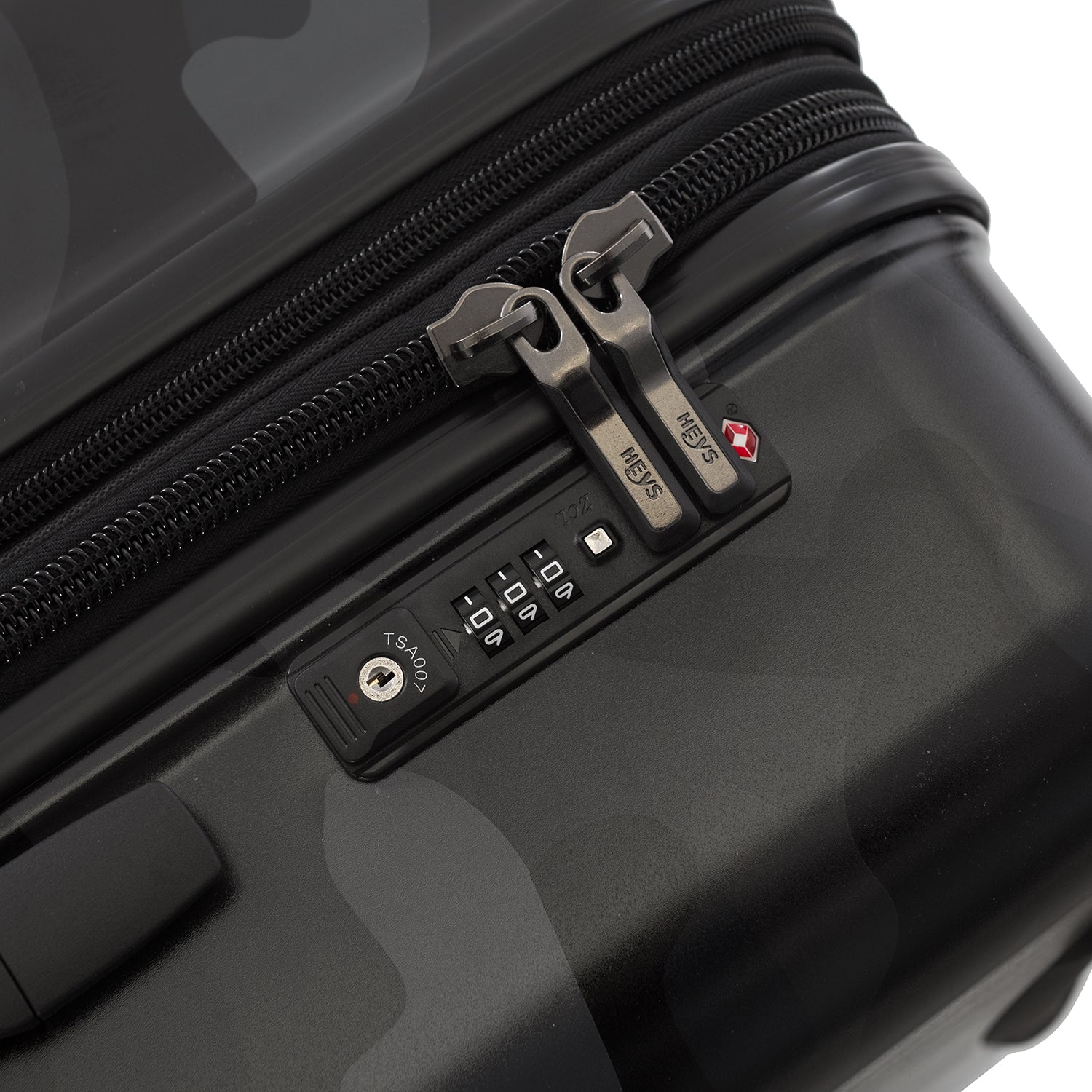 Black Camo Fashion Spinner™ 2 Piece Luggage Set (21"/30")